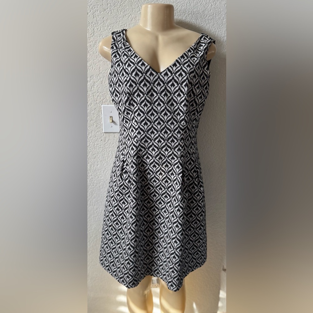 Elegant Black and White Patterned Dress New York and company elegant classy